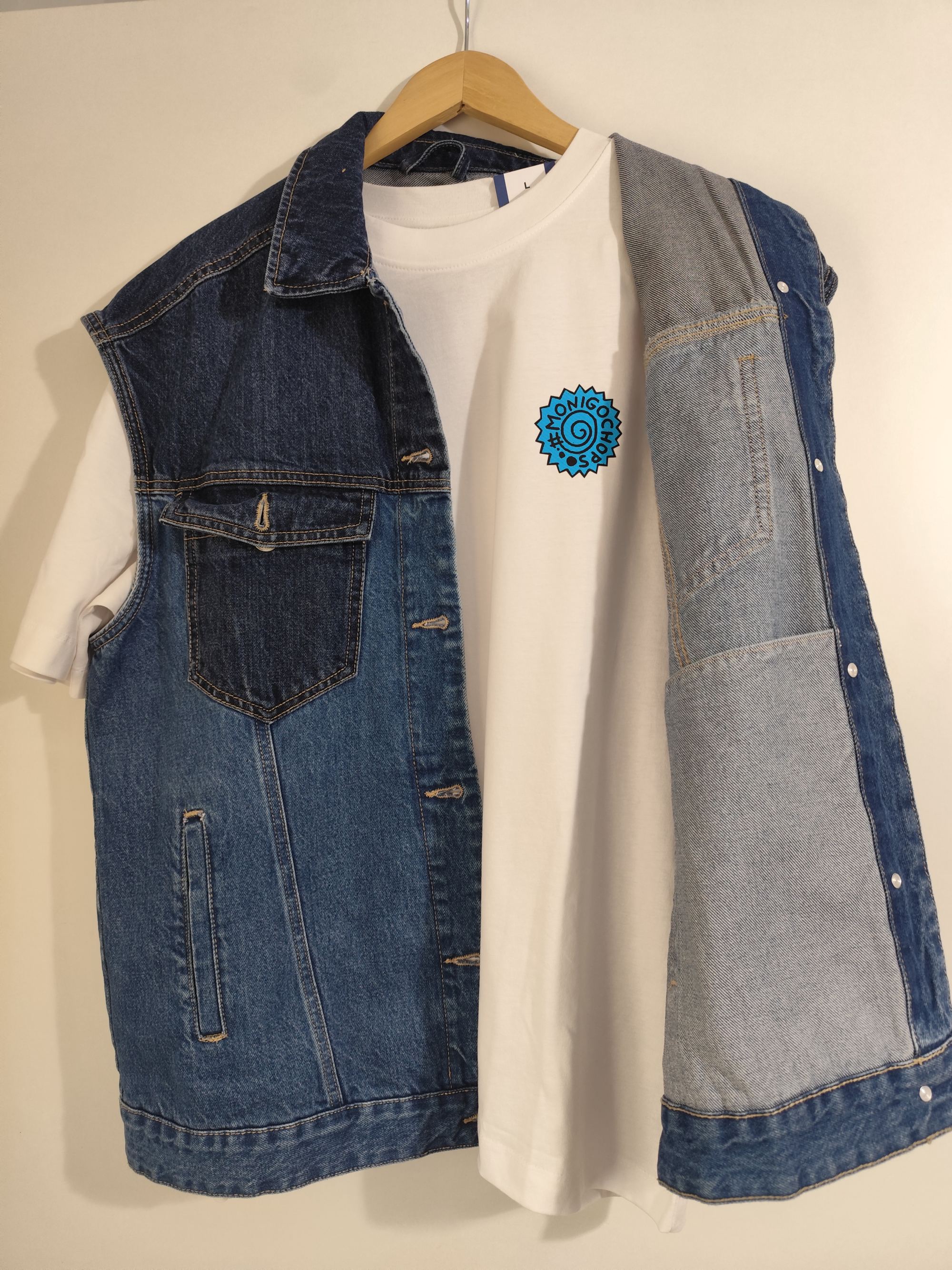 Chaleco + camiseta blanca oversize